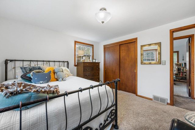 16040 Siesta LANE, Brookfield, WI 53005