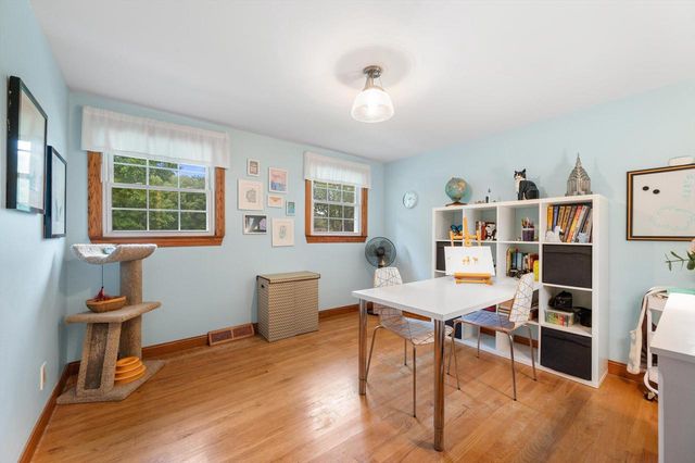 16040 Siesta LANE, Brookfield, WI 53005
