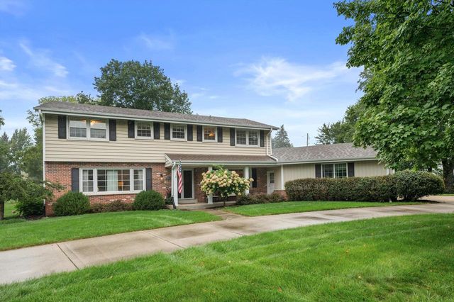 16040 Siesta LANE, Brookfield, WI 53005