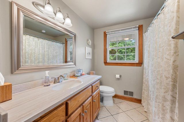 16040 Siesta LANE, Brookfield, WI 53005