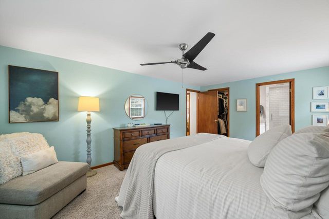 16040 Siesta LANE, Brookfield, WI 53005