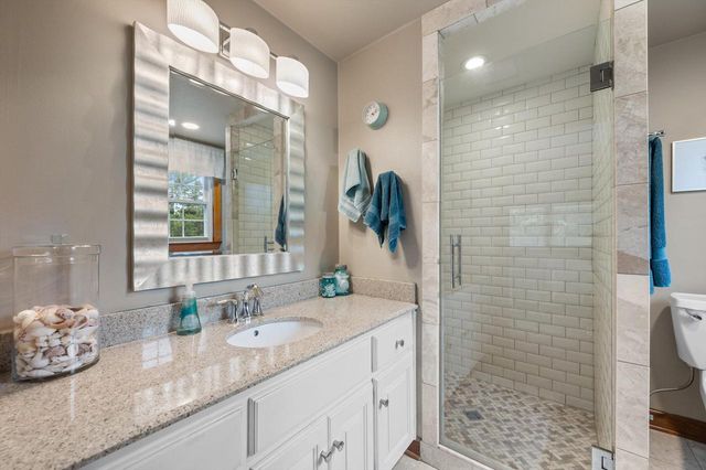 16040 Siesta LANE, Brookfield, WI 53005
