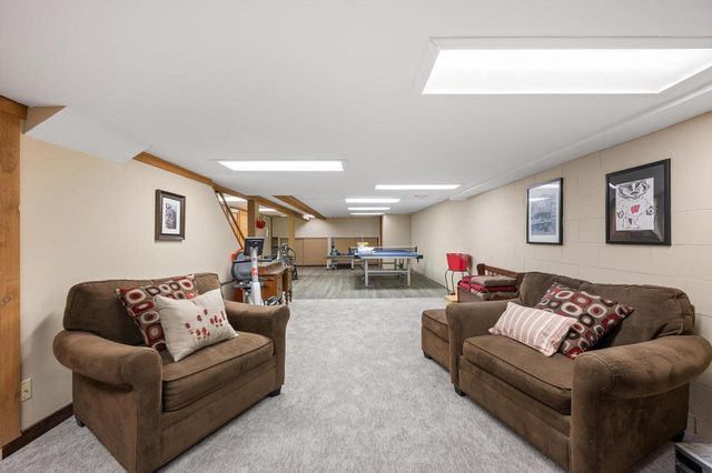 16040 Siesta LANE, Brookfield, WI 53005
