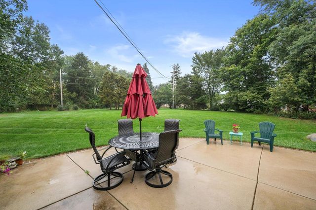 16040 Siesta LANE, Brookfield, WI 53005