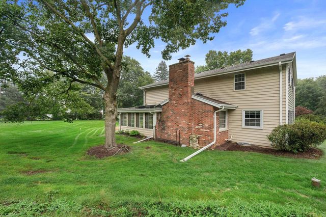 16040 Siesta LANE, Brookfield, WI 53005