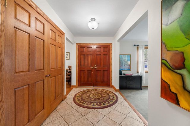 16040 Siesta LANE, Brookfield, WI 53005
