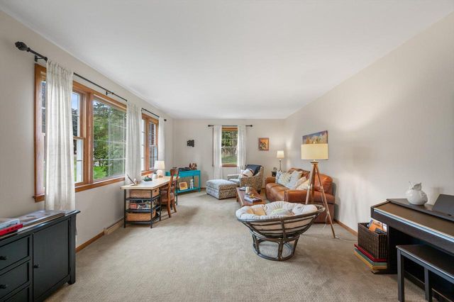 16040 Siesta LANE, Brookfield, WI 53005