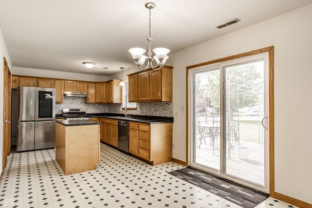 1203 Lindsey Lane, Lebanon, IN 46052