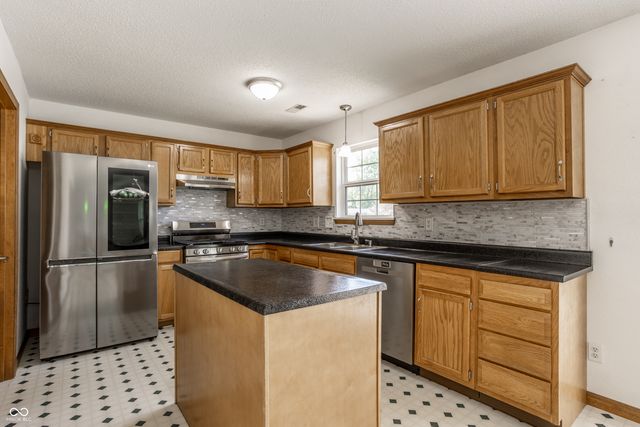 1203 Lindsey Lane, Lebanon, IN 46052
