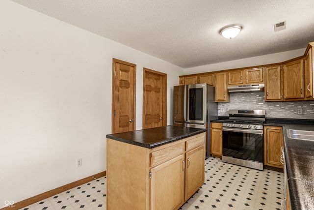 1203 Lindsey Lane, Lebanon, IN 46052