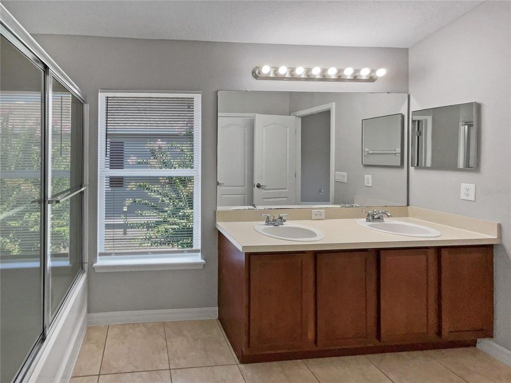 Image 26 of property listing at 10888 ECLIPSE LILY WAY S, Orlando, FL 32832