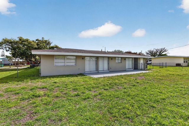 157 SE Calmoso Drive, Port St. Lucie, FL 34983