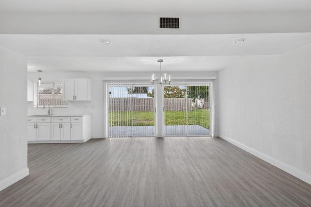 157 SE Calmoso Drive, Port St. Lucie, FL 34983