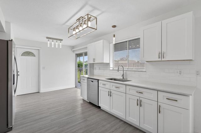 157 SE Calmoso Drive, Port St. Lucie, FL 34983