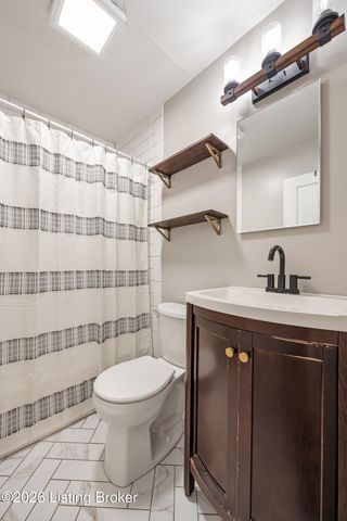 6103 Whispering Hills Blvd, Louisville, KY 40219