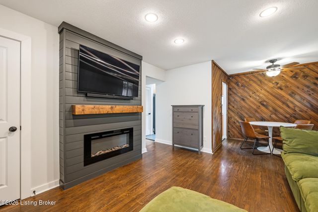 6103 Whispering Hills Blvd, Louisville, KY 40219
