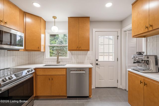 6103 Whispering Hills Blvd, Louisville, KY 40219