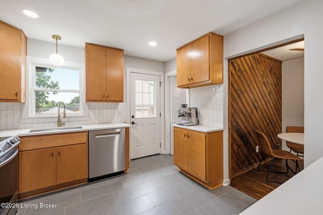 6103 Whispering Hills Blvd, Louisville, KY 40219