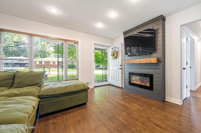 6103 Whispering Hills Blvd, Louisville, KY 40219