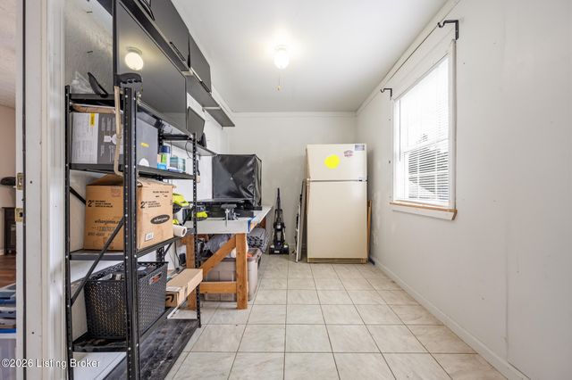 6103 Whispering Hills Blvd, Louisville, KY 40219