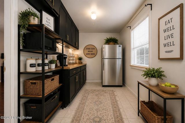 6103 Whispering Hills Blvd, Louisville, KY 40219