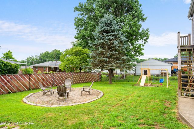 6103 Whispering Hills Blvd, Louisville, KY 40219