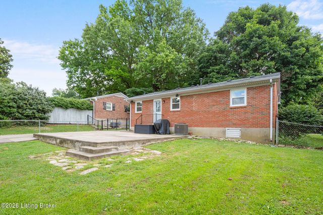 6103 Whispering Hills Blvd, Louisville, KY 40219