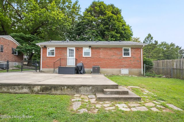 6103 Whispering Hills Blvd, Louisville, KY 40219