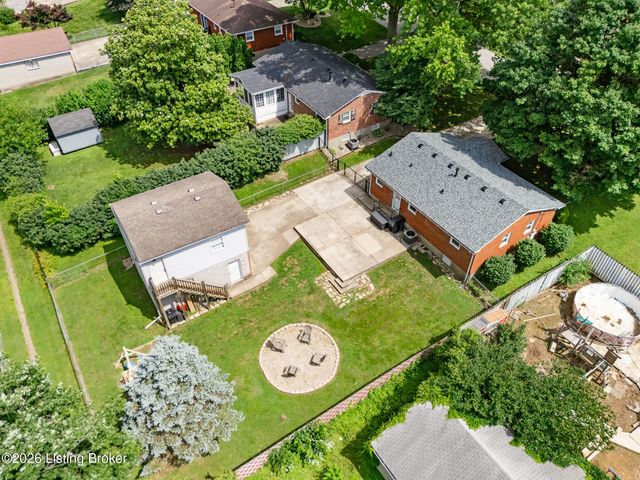 6103 Whispering Hills Blvd, Louisville, KY 40219