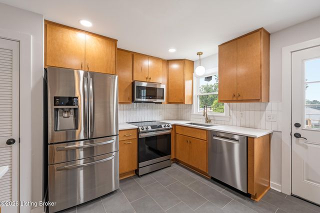 6103 Whispering Hills Blvd, Louisville, KY 40219