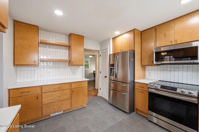 6103 Whispering Hills Blvd, Louisville, KY 40219