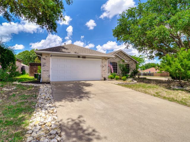 936 Silver Streak Drive, Saginaw, TX 76131