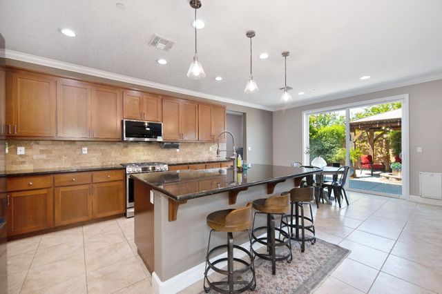 1431 Skibbereen Way, Rocklin, CA 95765