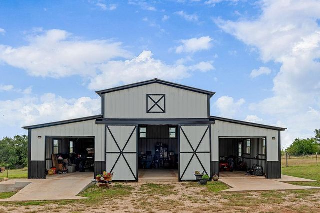 8054 Stone Mountain TRL, San Marcos, TX 78666