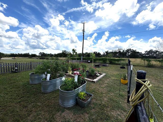 8054 Stone Mountain TRL, San Marcos, TX 78666