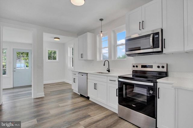 127 W HARRISBURG ST, Dillsburg, PA 17019