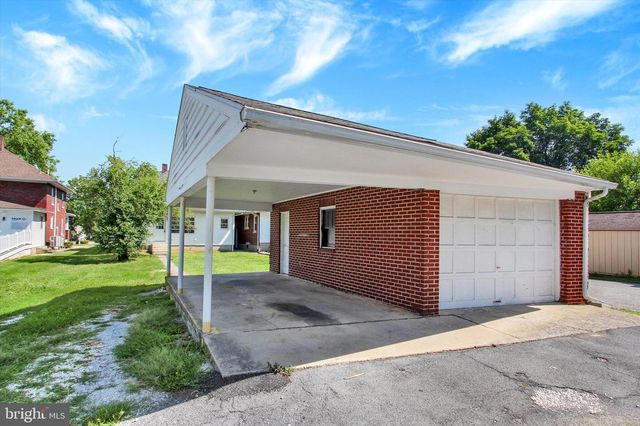 127 W HARRISBURG ST, Dillsburg, PA 17019