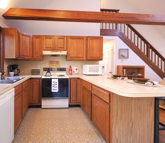 6 Hathorne Ln, Orleans, MA 02653
