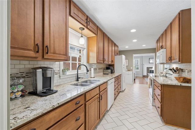 427 Angie Way SW, Lilburn, GA 30047