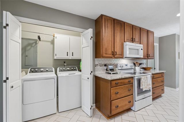 427 Angie Way SW, Lilburn, GA 30047