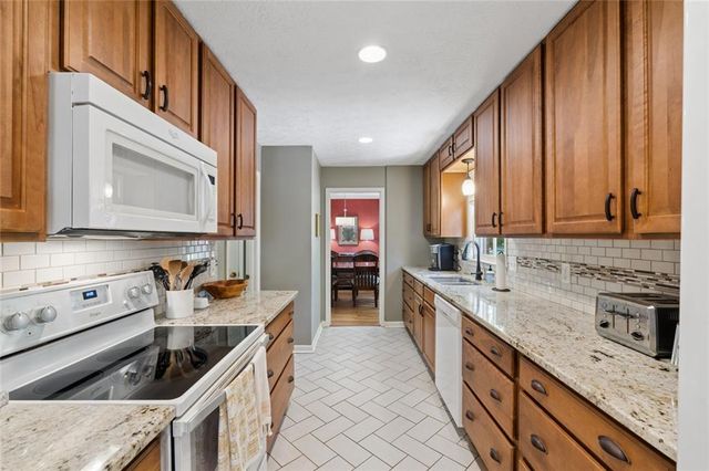 427 Angie Way SW, Lilburn, GA 30047