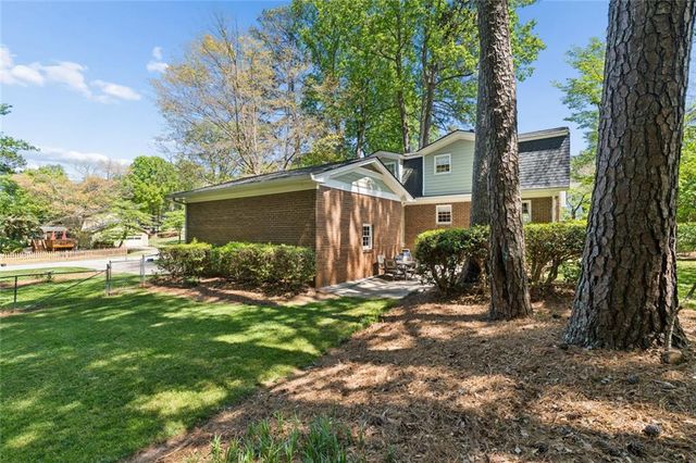 427 Angie Way SW, Lilburn, GA 30047