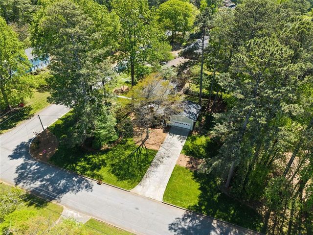 427 Angie Way SW, Lilburn, GA 30047