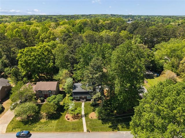 427 Angie Way SW, Lilburn, GA 30047