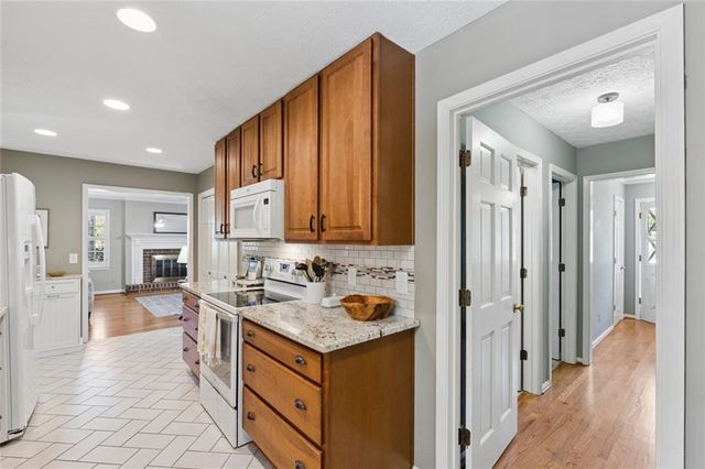 427 Angie Way SW, Lilburn, GA 30047