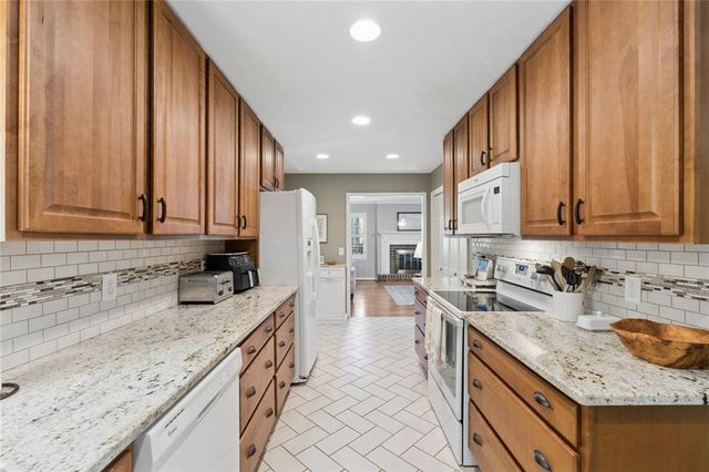 427 Angie Way SW, Lilburn, GA 30047