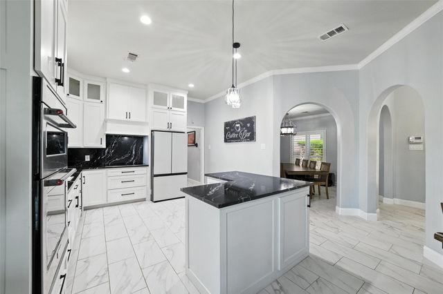 2644 Creekwood Drive, Cedar Hill, TX 75104