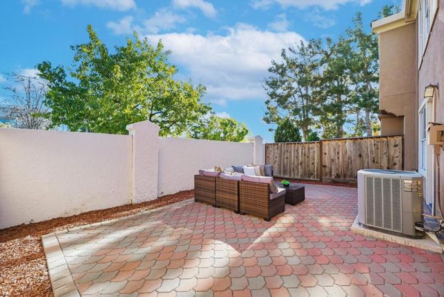 322 Sandhurst Drive, Milpitas, CA 95035