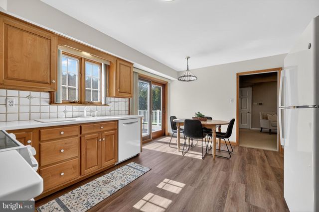 606 LONDONDERRY DR, West Chester, PA 19382