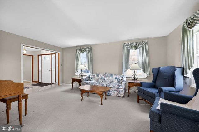 606 LONDONDERRY DR, West Chester, PA 19382